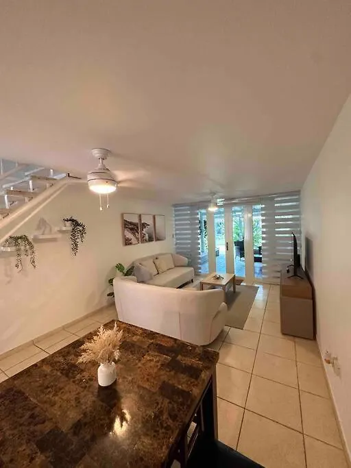 Lovely Dorado Beach Villa With King Size Bed